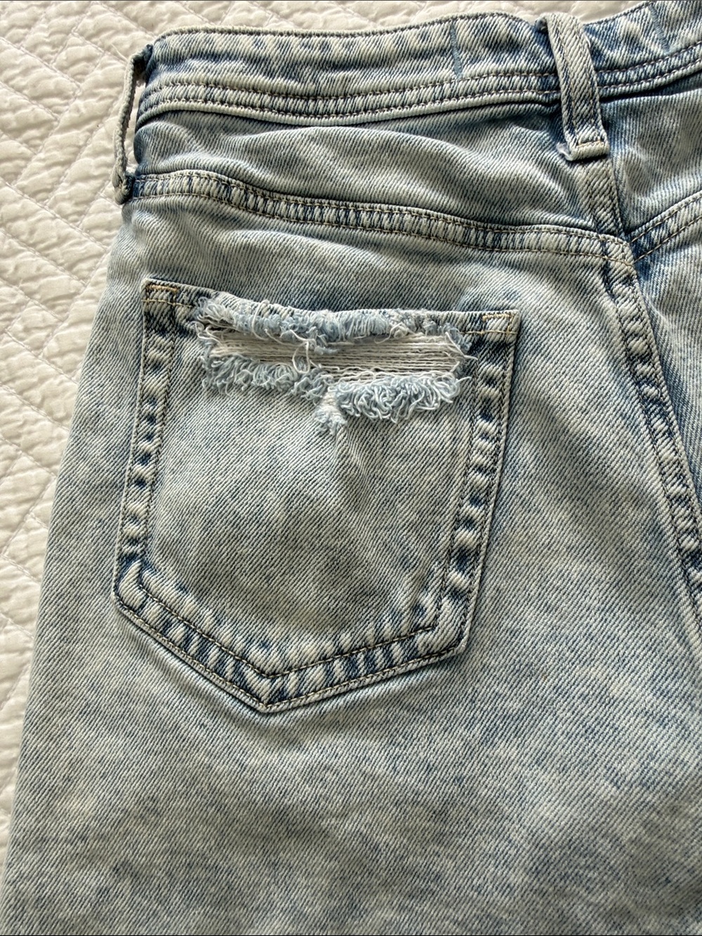 Hollister Faded Light Blue Distressed High Waist Denim Shorts Size W26 / 3 Beach - Picture 14 of 16